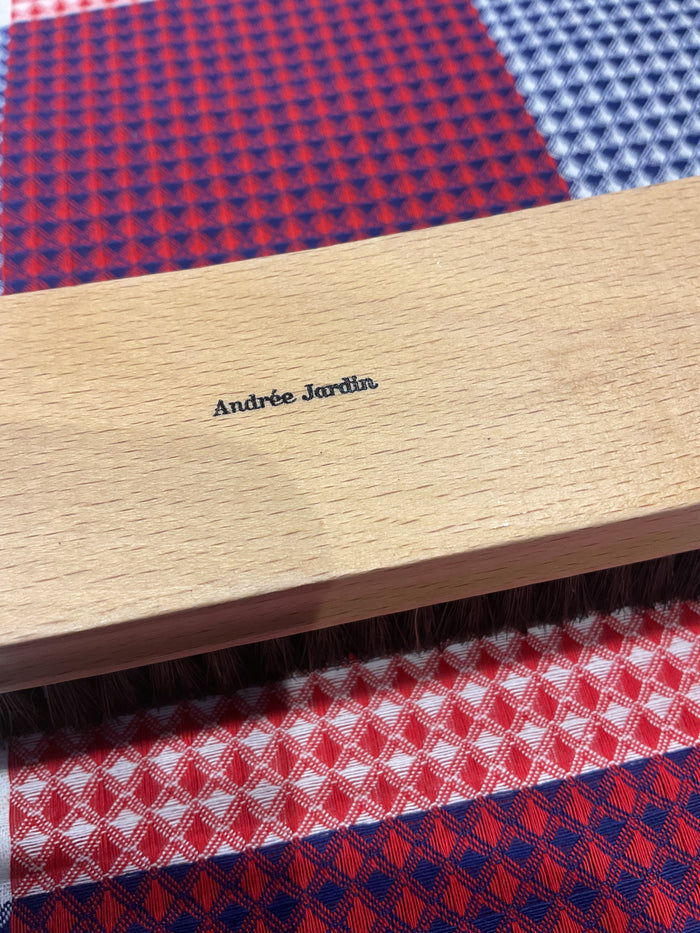 Andrée Jardin clothes brush