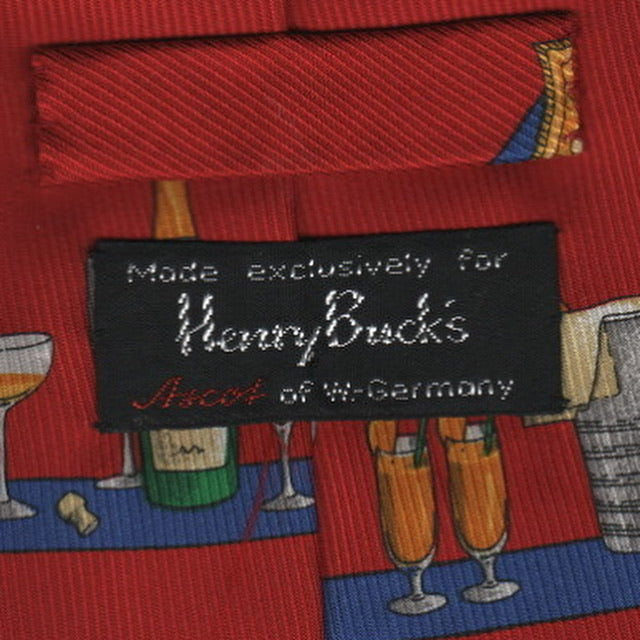 Ascot of W-Germany tie for Henry Bucks