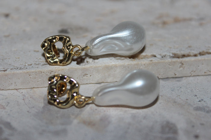 Fashionable Pearl Drop Earrings