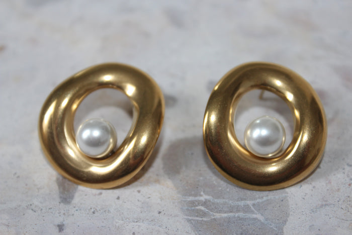 Hollow Pearl Earrings