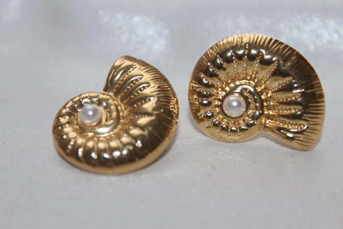 Olivia Pearl Golden Earrings