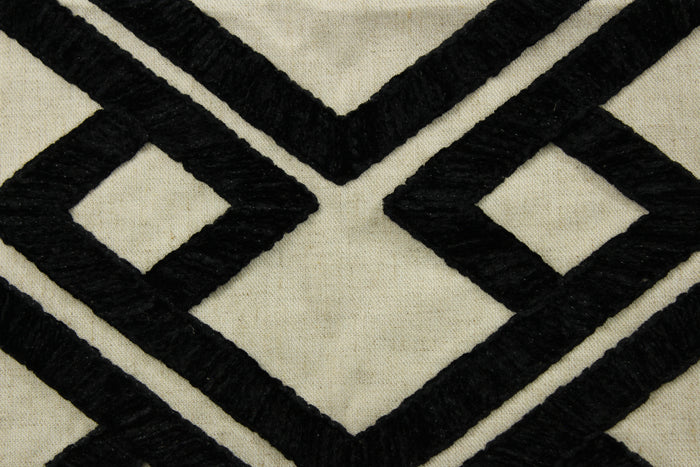 Featuring a stunning embroidered chenille fabric, P/Kaufmann© Accolade in Onyx adds a touch of elegance to any space. Its geometric design in black against a natural background brings a modern touch, while its high durability, with 51,000 double rubs, makes it a perfect choice for upholstery, drapery, and bedding.