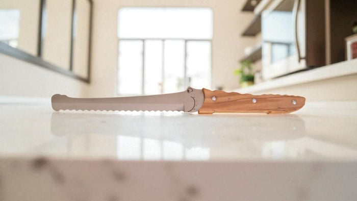 Roger Orfèvre Croco(dile) bread knife with olive wood handle