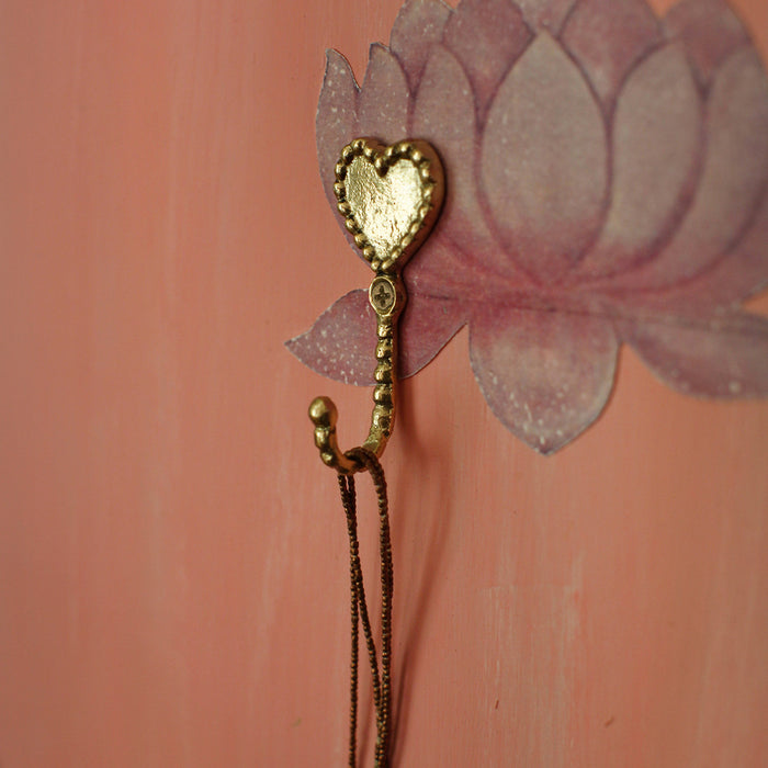 Saachi Heart Hook