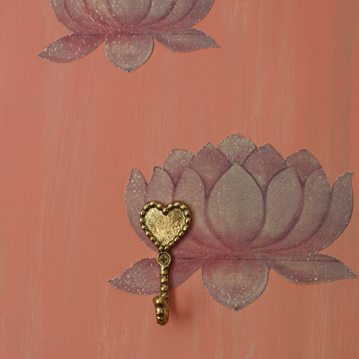 Saachi Heart Hook